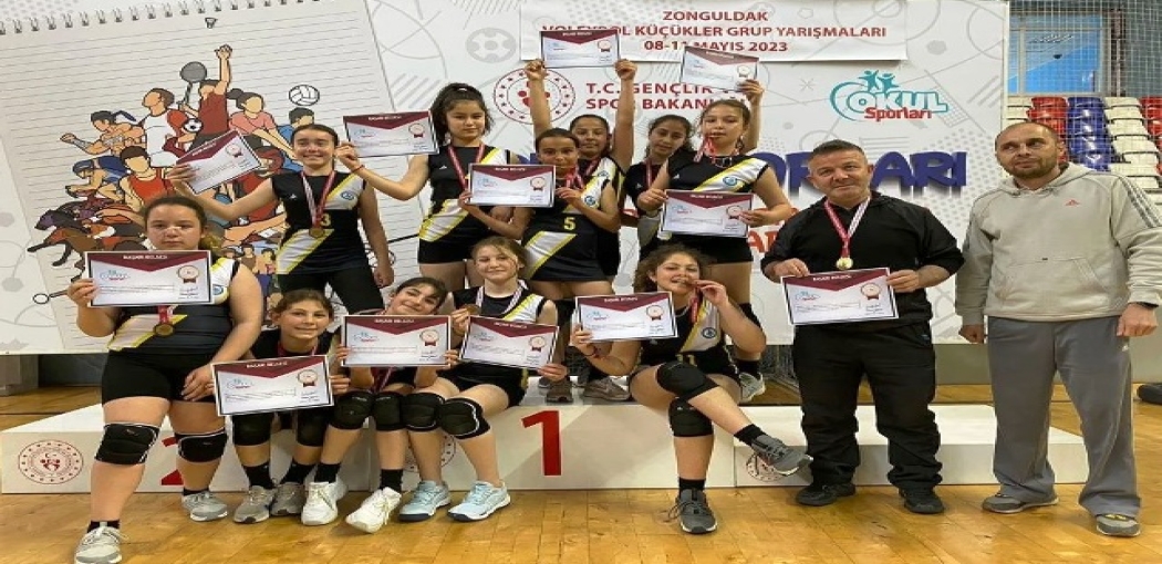 Gökçeada Ortaokulu ; Voleybol Küçük Kızlar Takımı Yarı Finale Kaldı