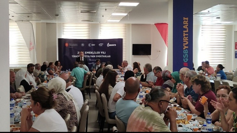 Çanakkale SGK tarafından emeklilere kahvaltı programı düzenlendi