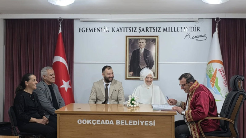 Gökçeada Belediye Başkanı Atalay Nikahı Kıydı. Eşide Nikah Şahit Oldu