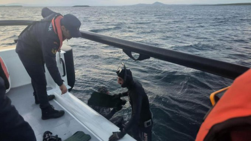 Bozcaada açıklarında tekne karaya oturdu