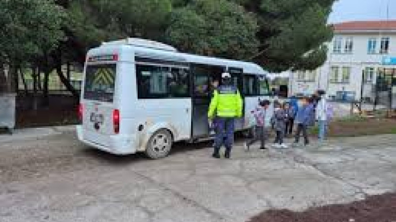 Çanakkale'de Jandarma 162 Servis Aracını Kontrol Etti