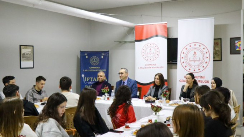 Müdür Hayta, öğrenci pansiyonunda iftara katıldı