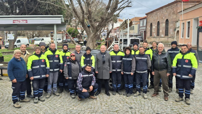 Bozcaada Belediye Başkanı İşçilerle Bayramlaştı