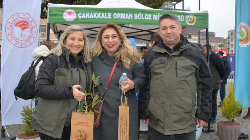 Çanakkale'de Vatandaşlara Fidan Dağıtımı Yapıldı