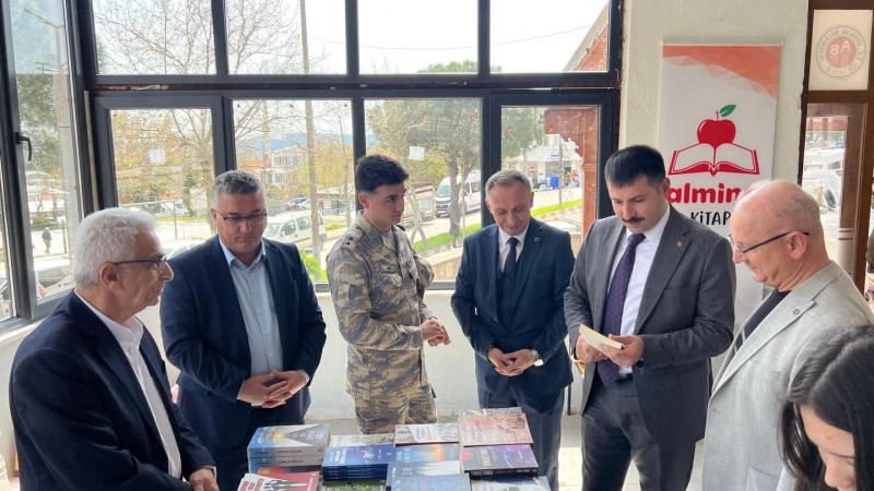 Ayvacık'ta Kitap Fuarı Açıldı