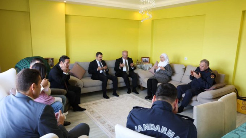 Vali Toraman’dan şehit ailesine ziyaret