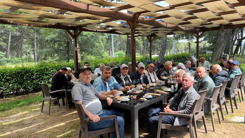 Ayvacık Belediyesi Emekli Öğretmenleri Misafir Etti