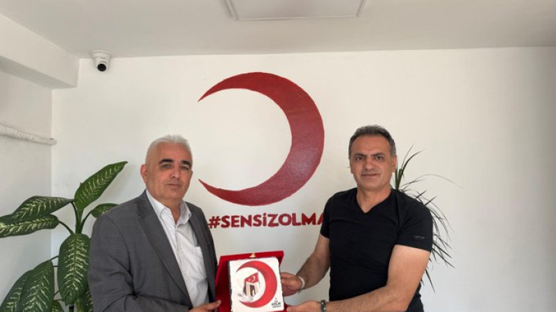 Çanakkale Kızılay Şubesi'nden Bağışçıya Plaket