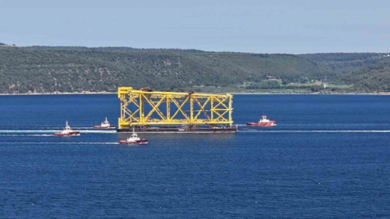 Dev sondaj platformu iskelesi Çanakkale Boğazı’nda