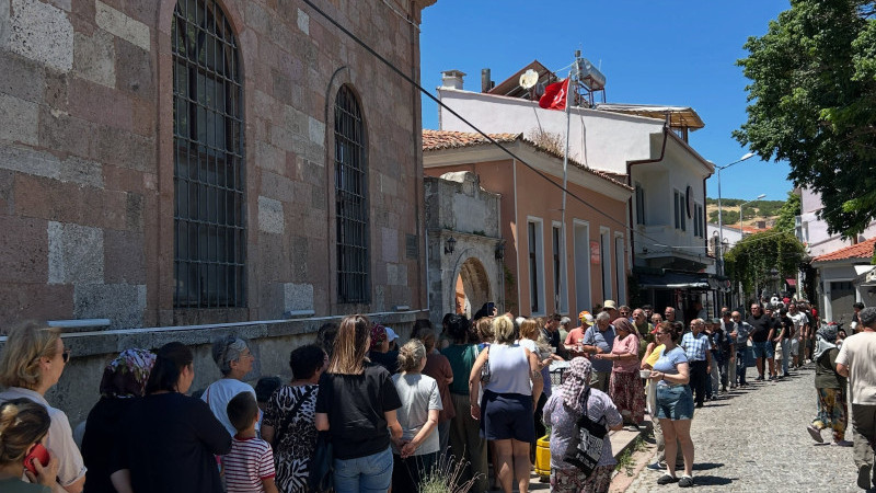Bozcaada'da Aşure Dağıtımı