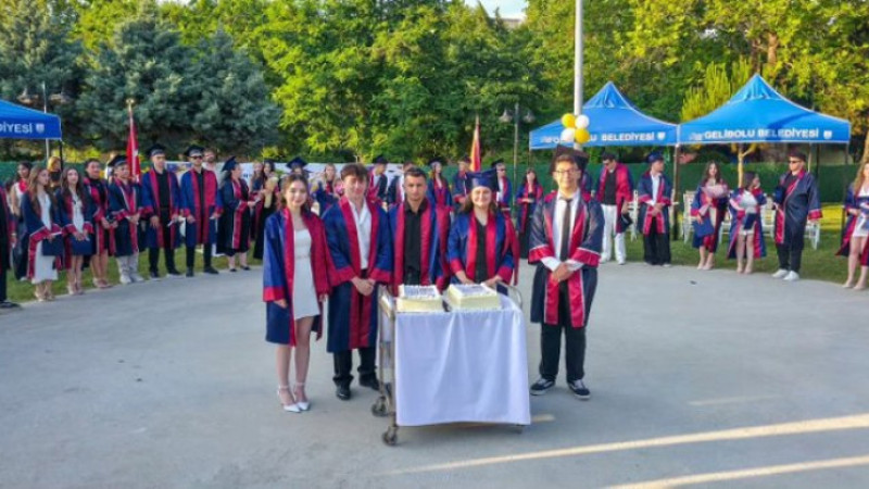 Gelibolu Atatürk MTAL'de mezuniyet coşkusu