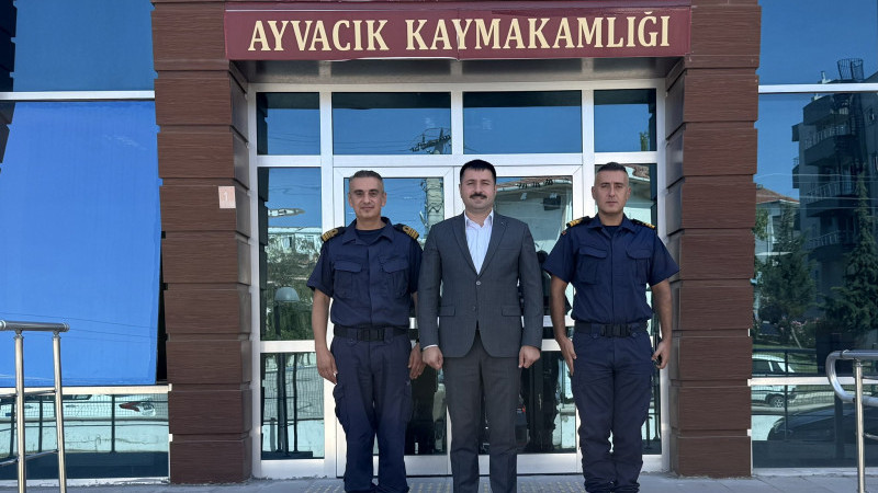 Kuzey Ege Sahil Güvenlik Grup Komutanı'ndan Kaymakam Karali'ye Veda Ziyareti