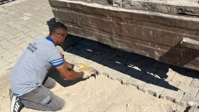 Bozcaada’da Taş Düzenleme ve Temizlik Çalışmaları Sürüyor