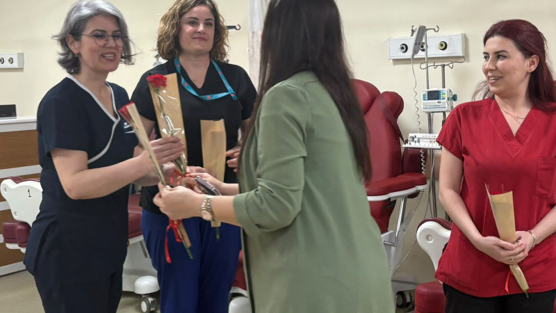KIZILAY KADIN KOLLARI’NDAN KEMOTERAPİ HASTALARINA ANLAMLI ZİYARET