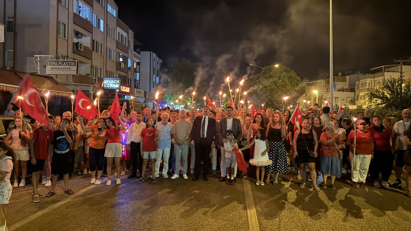 Küçükkuyu’da 30 Ağustos Coşkusu: Fener Alayı Düzenlendi