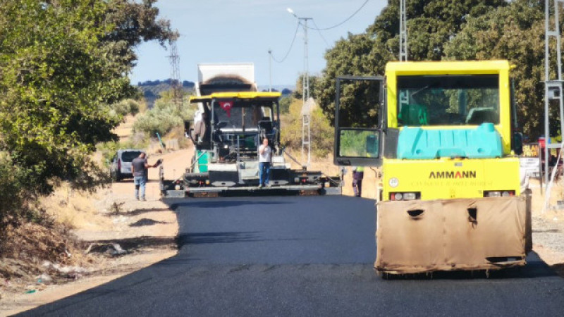 Ezine Uluköy ile Körüktaşı Köyü arasında yol yapım çalışmaları