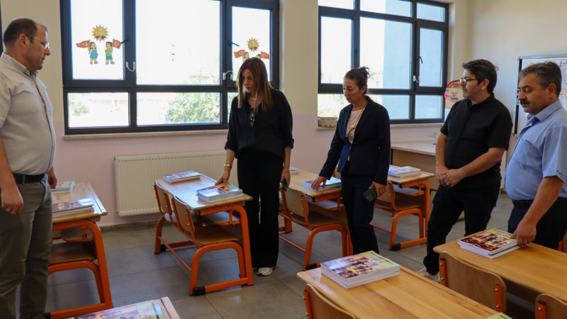 Mine Hayta’dan Bayramiç’te Okullara Yeni Eğitim Yılı Ziyareti