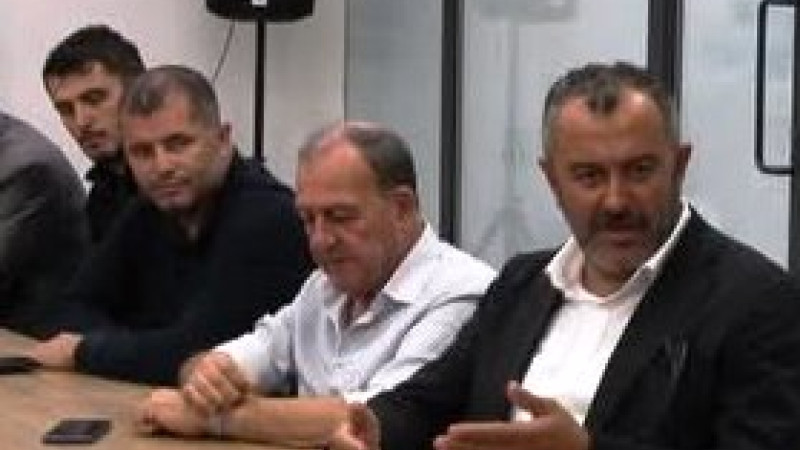Kalabaklı Şener Akçay Siyasette Öne Çıkmaya Çalışıyor