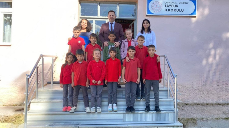 Gelibolu İlçe Millî Eğitim Müdürü Kadir Aydın, Tayfur İlkokulunu ziyaret etti.