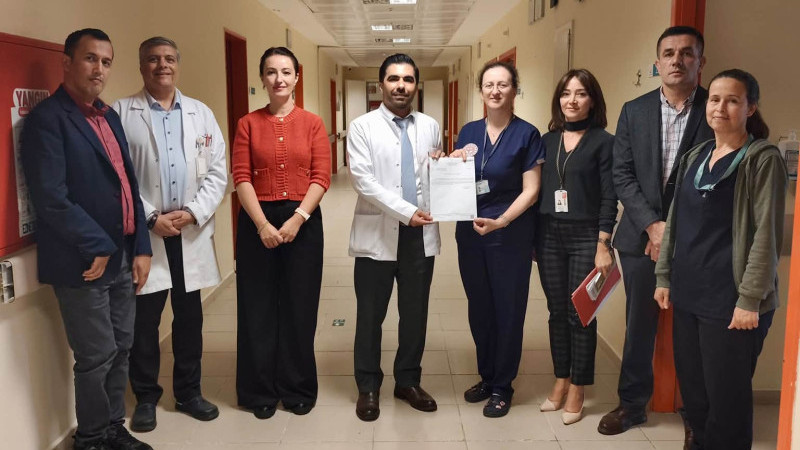 Ezine Devlet Hastanesi'nde Servis Çalışanlarına Teşekkür Belgesi Takdim Edildi