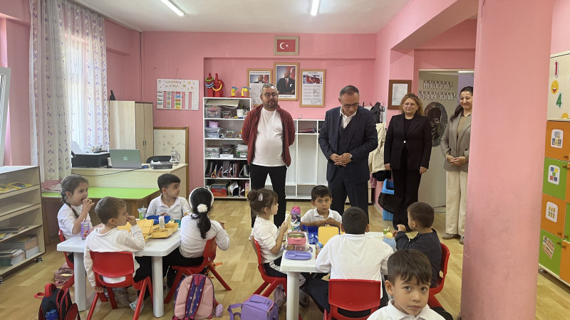 Ayvacık İlçe Millî Eğitim Müdürü, Vilayetler Hizmet Birliği Anaokulu’na Ziya